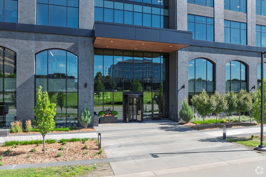 More Photos Of 1601 Utica Ave S, Minneapolis Office For Lease