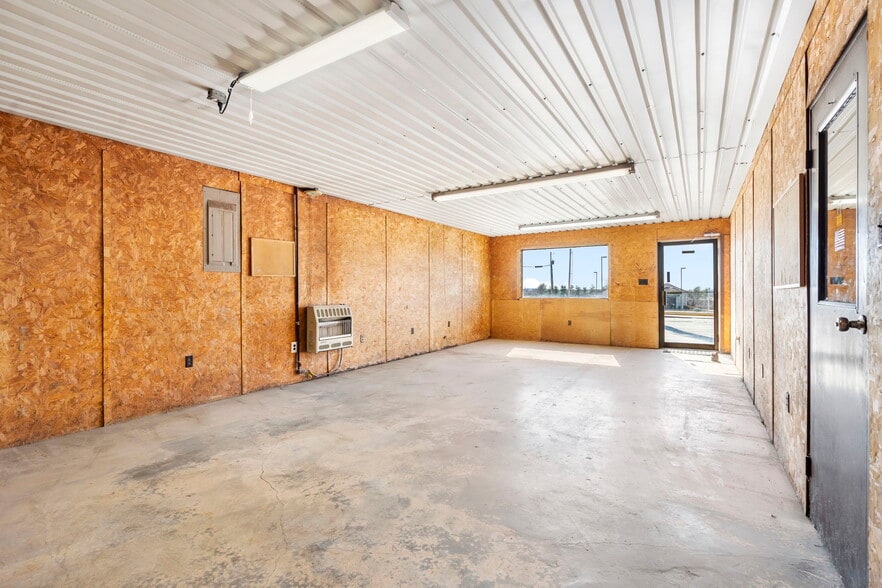 More Photos Of 203 South St, Ozark Auto Dealership For Sale