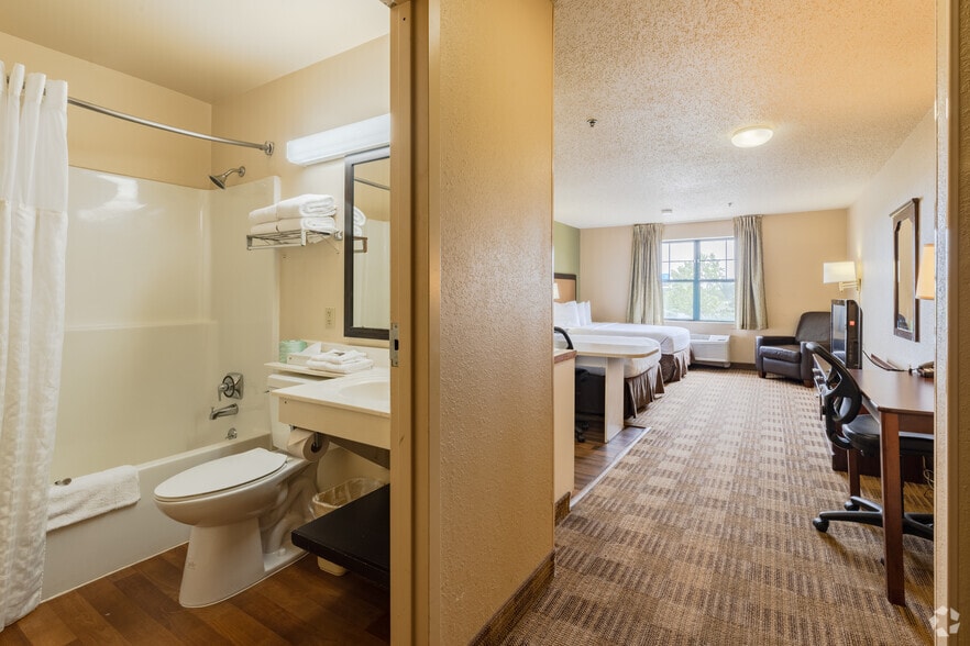 More Photos Of 1180 Doris Rd, Auburn Hills Hotel For Sale