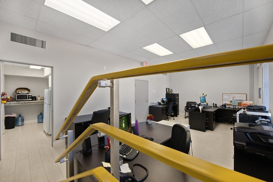 More Photos Of 2701 W Okeechobee Blvd, West Palm Beach Office For Sale