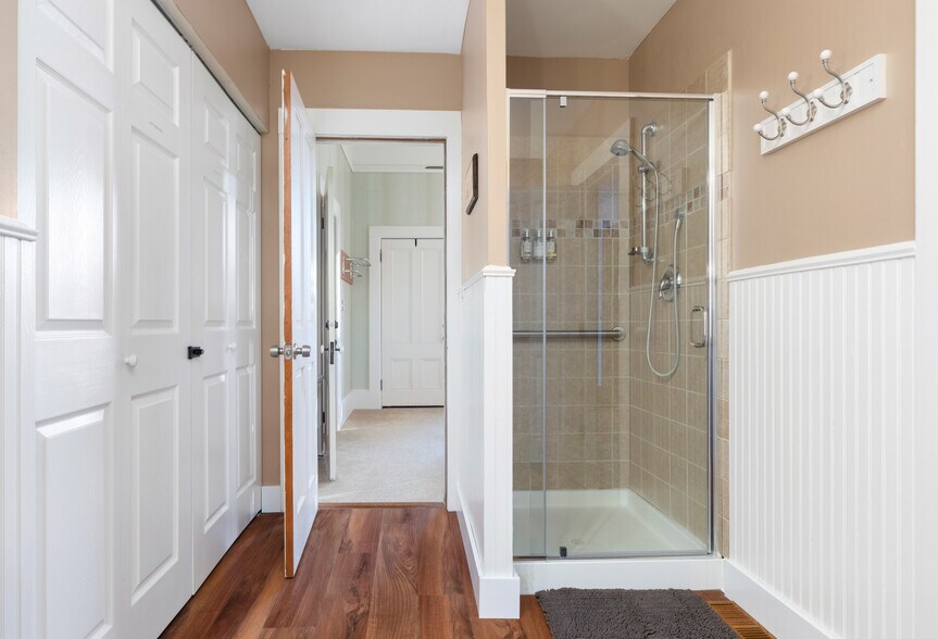 More Photos Of 704 N Main St, Coupeville Hospitality For Sale