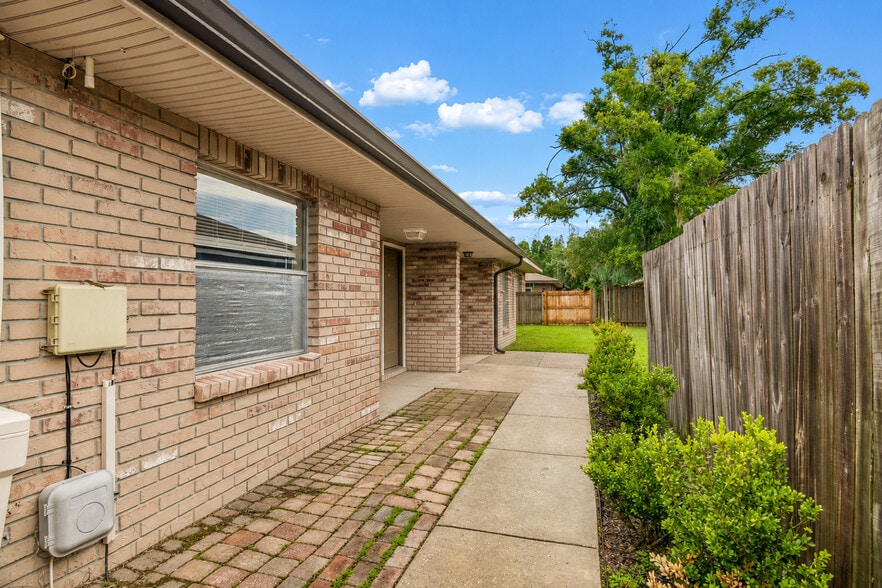 Primary Photo Of 3132 Bloomingdale Villas Ct, Brandon Apartments For Sale