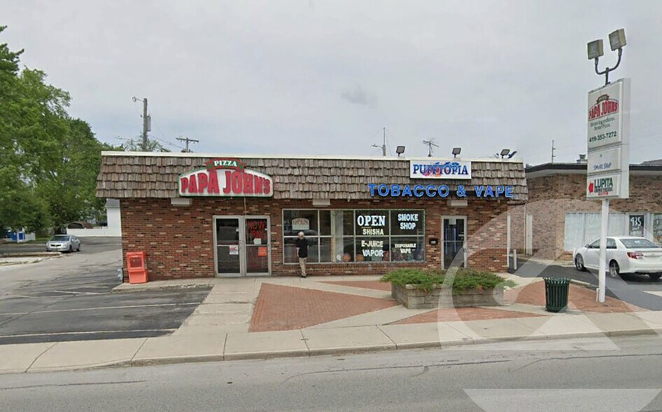 Primary Photo Of 425 E Wooster St, Bowling Green Convenience Store For Lease