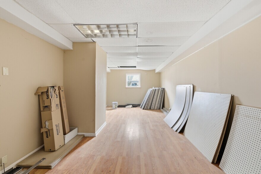 More Photos Of 233 Lexington Ave, Mansfield Convenience Store For Sale