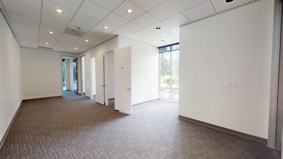 More Photos Of 5920 William Cannon Dr, Austin Medical For Lease