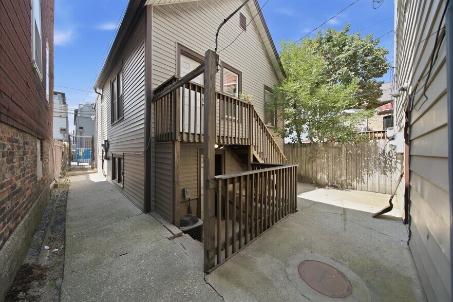 More Photos Of 2418 N Western Ave, Chicago Apartments For Sale