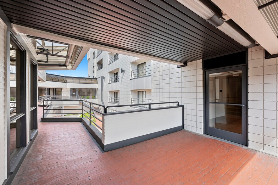 More Photos Of 7590 Fay Ave, La Jolla Unknown For Lease