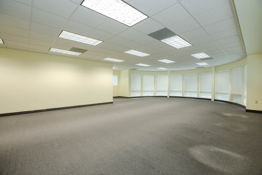 More Photos Of 860 Wyckoff Ave, Mahwah Medical For Lease