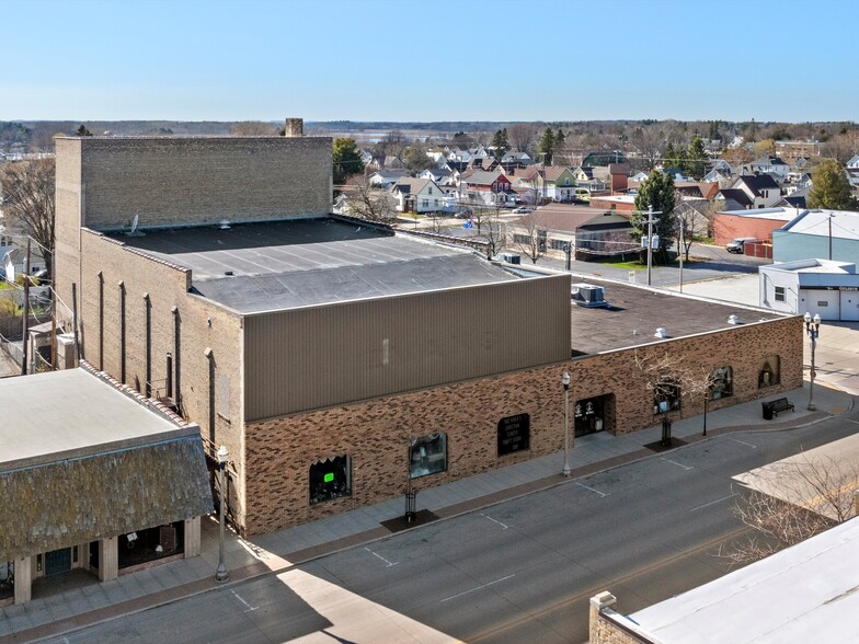 Primary Photo Of 1816 Washington St, Two Rivers Department Store For Sale