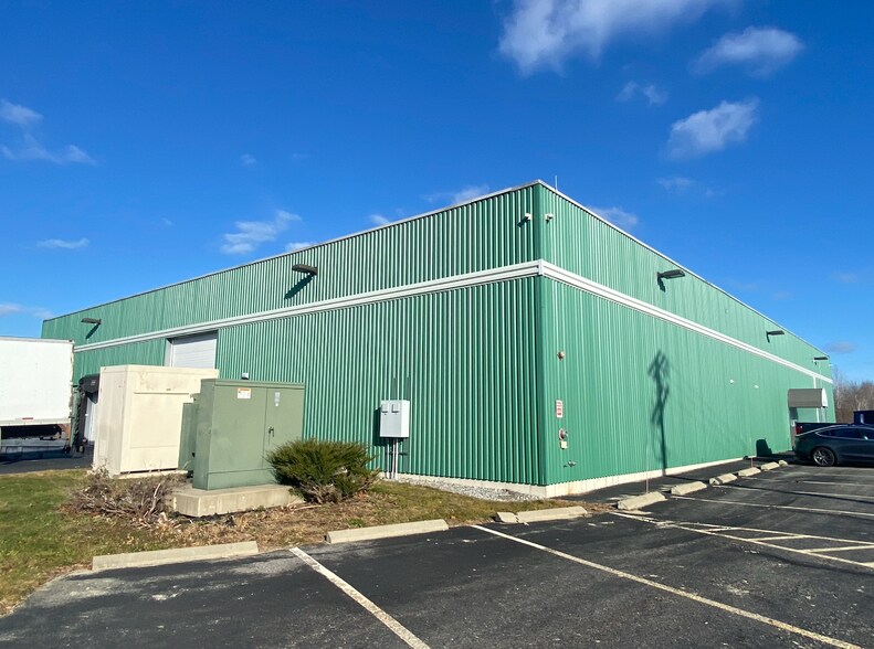 More Photos Of 11 Fireslate Pl, Lewiston Warehouse For Lease