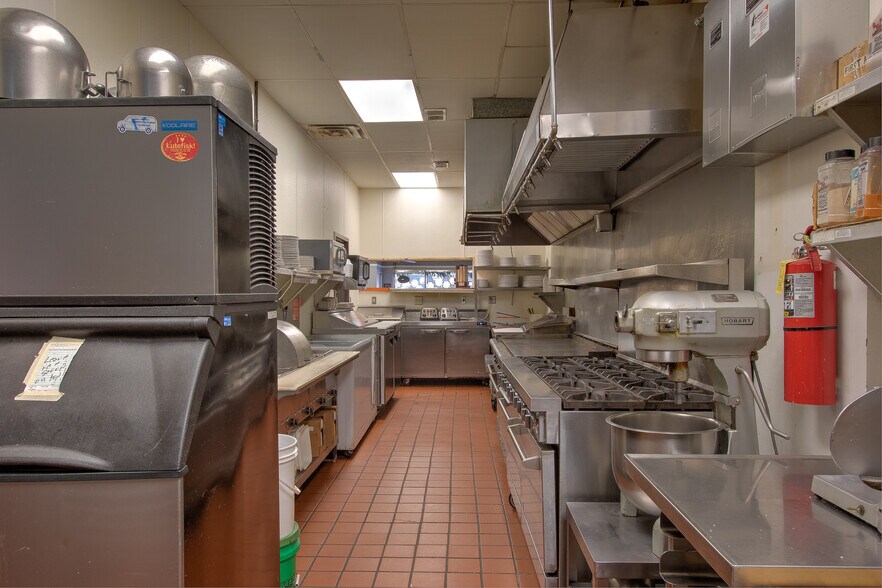 More Photos Of 118 Main St S, Cambridge Storefront For Sale