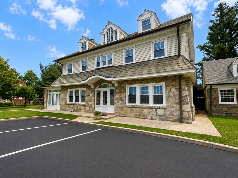 More Photos Of 678 Ferne Blvd, Drexel Hill Office For Sale