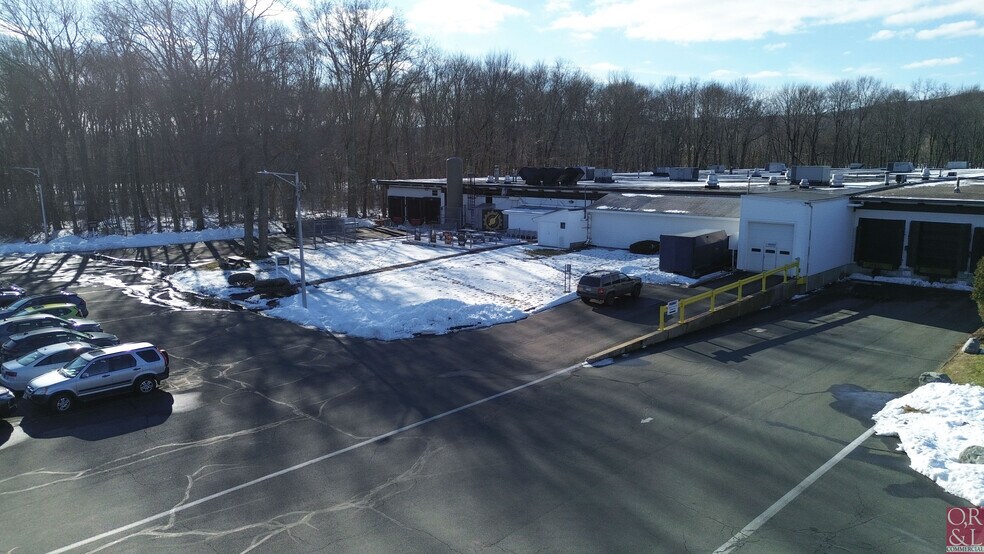 More Photos Of 150 Knotter Dr, Cheshire Manufacturing For Lease