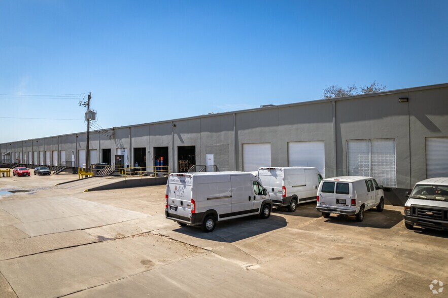 More Photos Of 3615 Willowbend Blvd, Houston Unknown For Lease