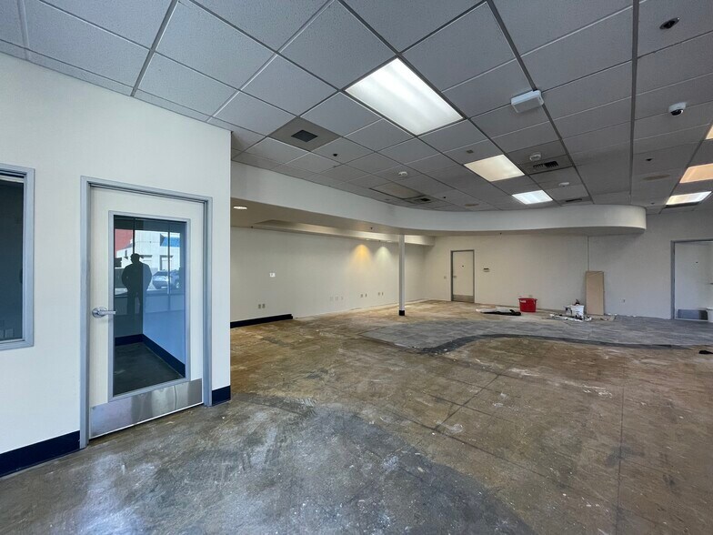 More Photos Of 2550 W El Camino Ave, Sacramento General Retail For Lease