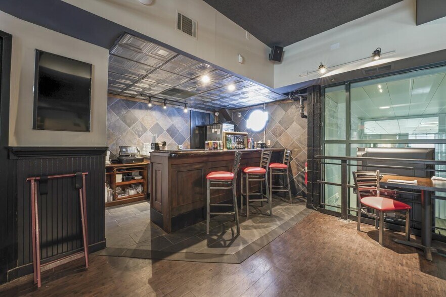 More Photos Of 51 S Pearl St, Albany Sports And Entertainment For Sale