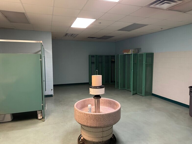 More Photos Of 6120 N Detroit Ave, Toledo Industrial For Sale