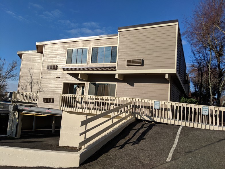 More Photos Of 1111 W Holly St, Bellingham Office For Lease