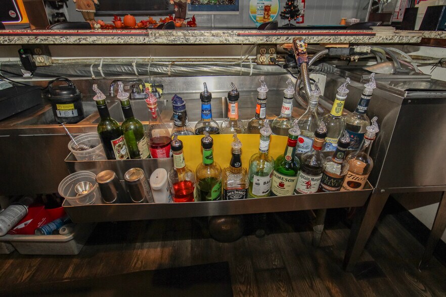 More Photos Of 54 McKinley St, Huron Bar For Sale