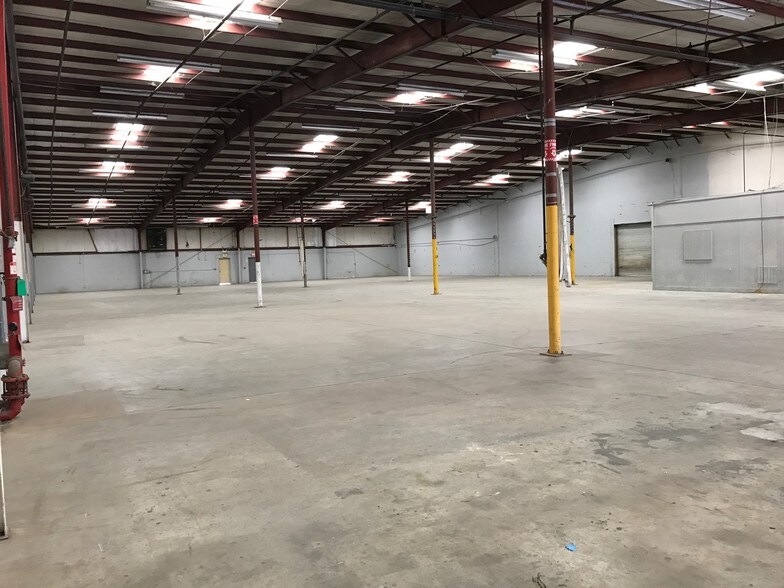 More Photos Of 10101 General Dr, Orlando Warehouse For Lease