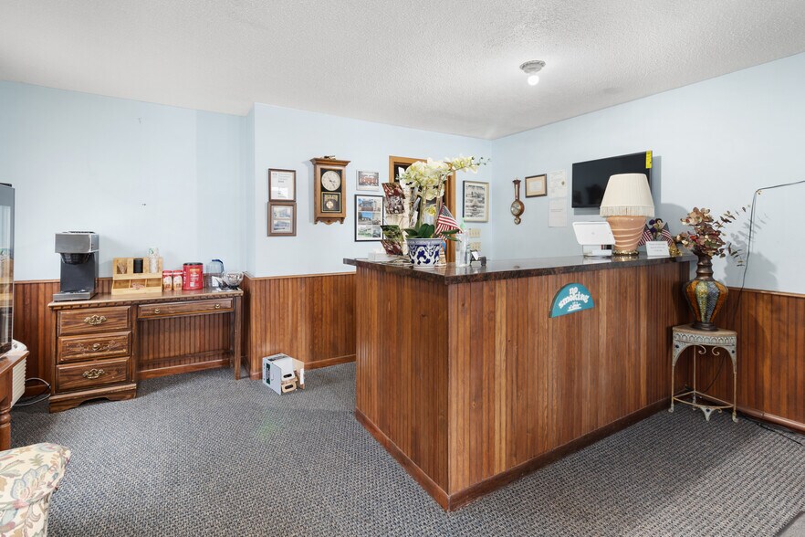 More Photos Of 4712 220th Trl, Amana Hotel For Sale