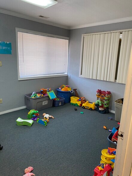 More Photos Of 1455-1463 W Center St, Orem Showroom For Lease