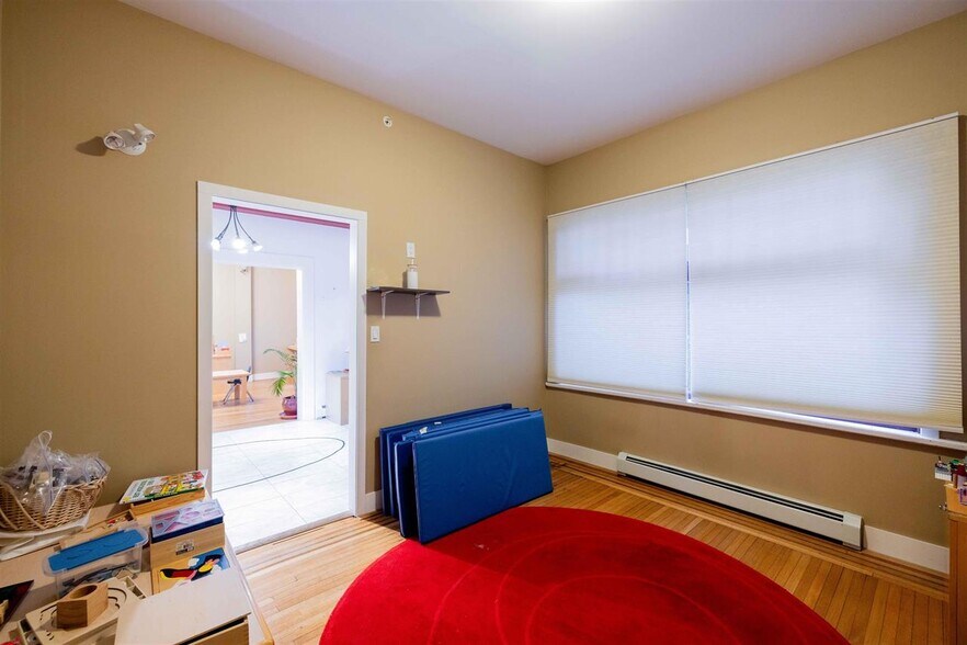 More Photos Of 4355 Granville St, Vancouver Schools For Sale
