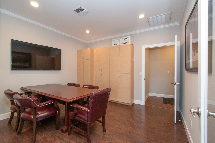 More Photos Of 495 Spruce St, Sequim Office For Sale