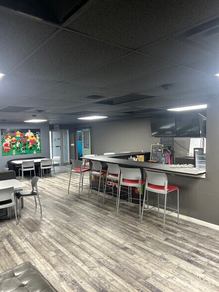 More Photos Of 55 W Church St, Newark Storefront Retail Office For Lease