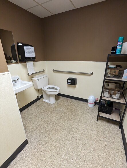 More Photos Of 222 W Main St, Belleville Medical For Sale