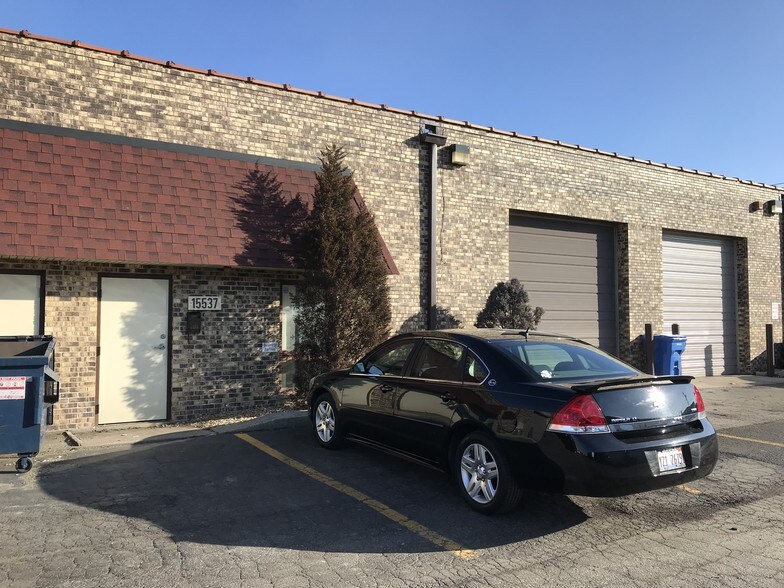 More Photos Of 15523-15541 S 70th Ct, Orland Park Warehouse For Lease