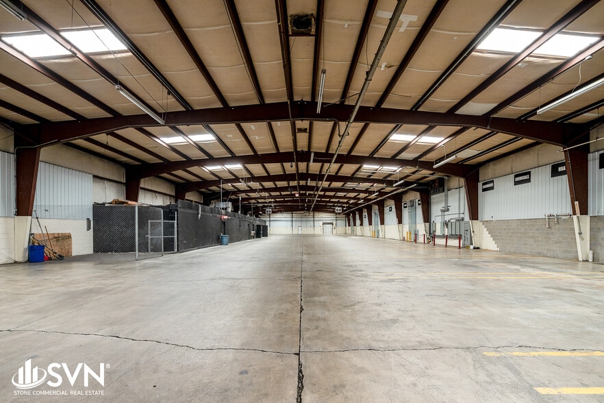 More Photos Of 136 Armory St, London Warehouse For Lease