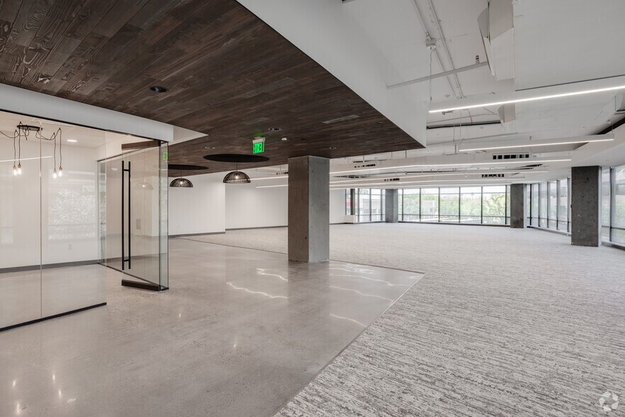 More Photos Of 2325 E Camelback Rd, Phoenix Office For Lease