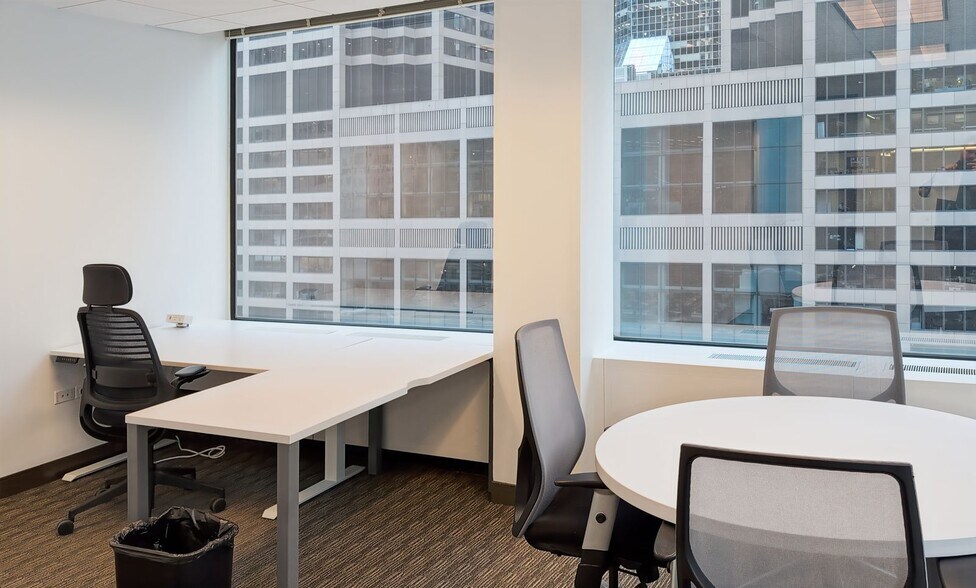 More Photos Of 10 S Riverside Plz, Chicago Office For Lease