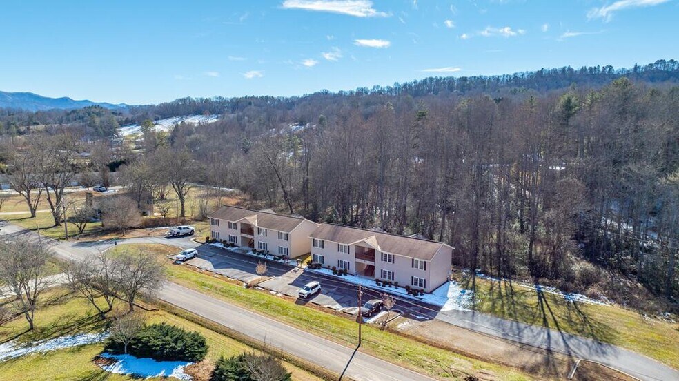 More Photos Of 520 Baird Cove Rd, Franklin Multifamily For Sale