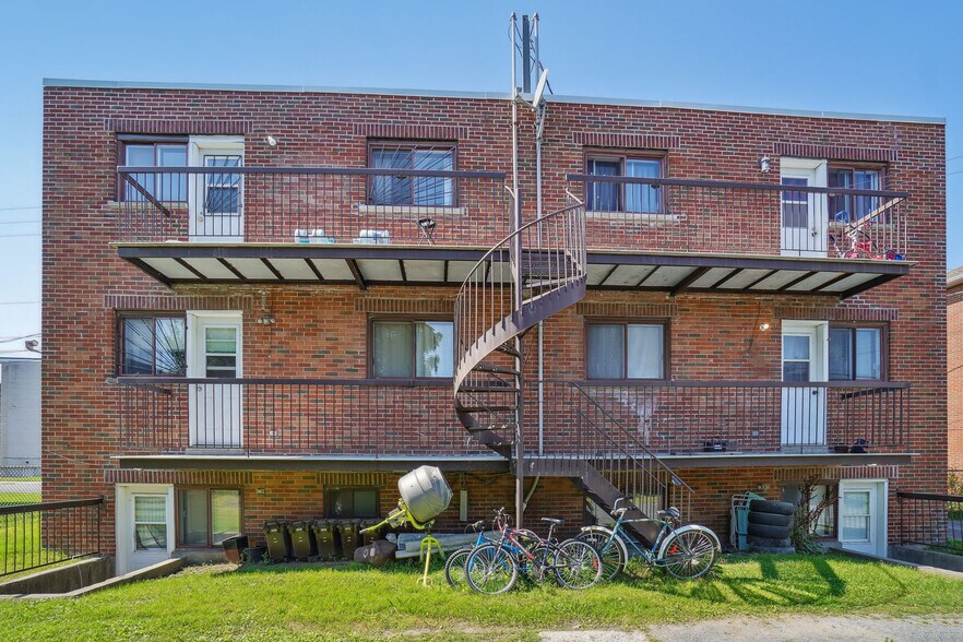 More Photos Of 336 Boul Curé-Poirier E, Longueuil Apartments For Sale