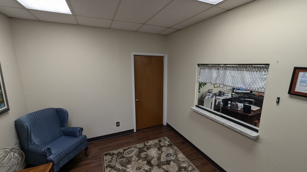 More Photos Of 13650 T I Blvd, Dallas Showroom For Lease