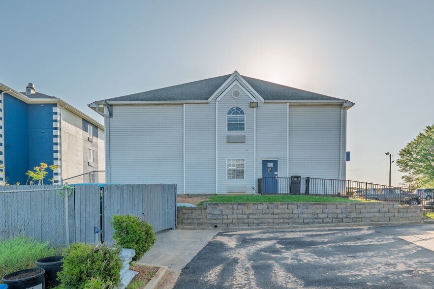 More Photos Of 1901 Broadcast St, Gastonia Hotel For Sale