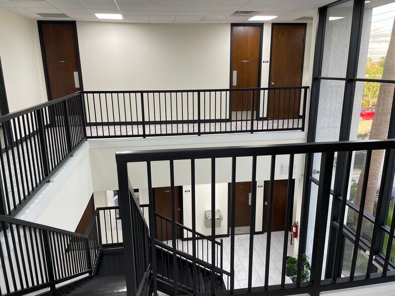 More Photos Of 3707 Westcenter Dr, Houston Office For Lease