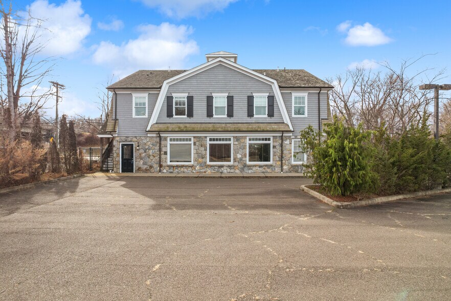 More Photos Of 76 Tokeneke Rd, Darien Office For Lease