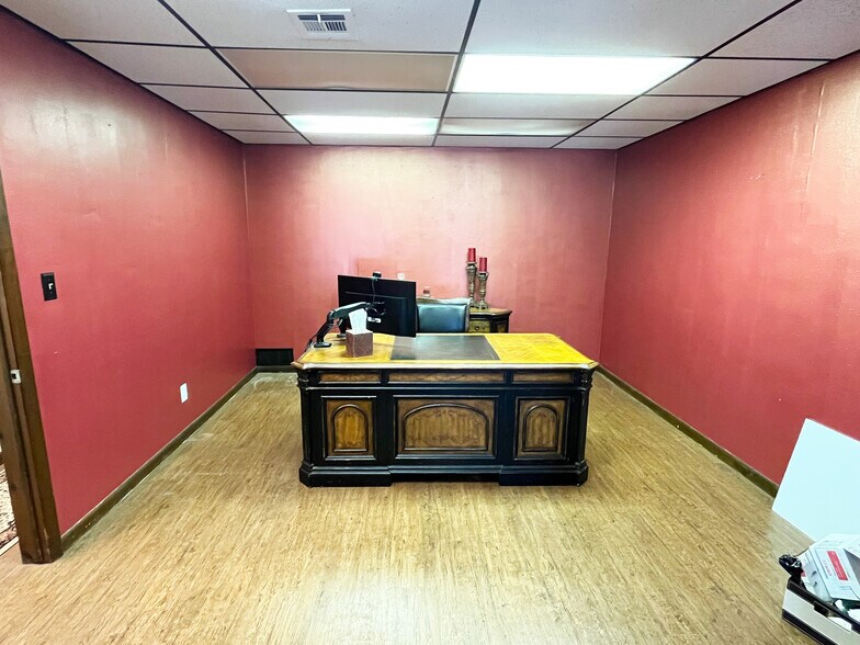 More Photos Of 127 S Broad St, Guthrie Office For Sale