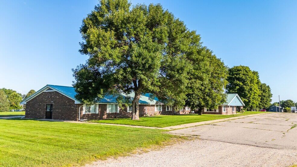 More Photos Of 1304 S Market St, Lake Park Rehabilitation Center For Sale