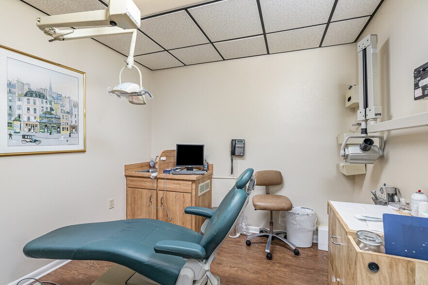 More Photos Of 1250 W Eau Gallie Blvd, Melbourne Medical For Sale