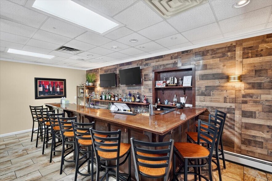 More Photos Of 11 E Pattagansett Rd, Niantic Restaurant For Sale
