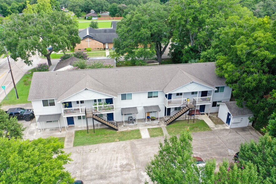 More Photos Of 1312 W Adoue St, Alvin Apartments For Sale