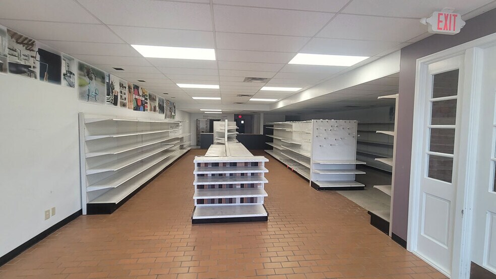 More Photos Of 14960-14964 S State Ave, Middlefield Storefront For Lease