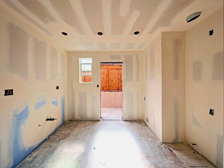 More Photos Of 14426 Friar St, Van Nuys Storefront For Sale