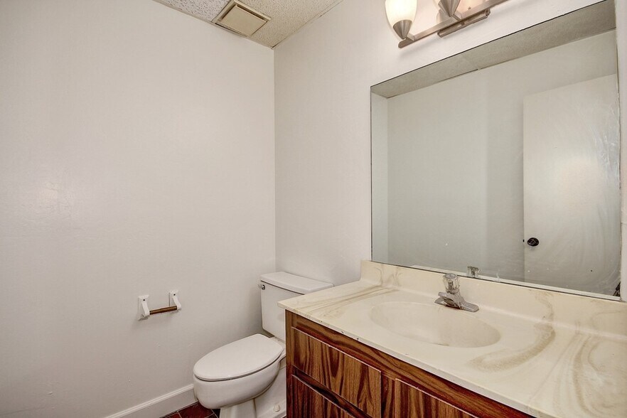 More Photos Of 925 N Stapley Dr, Mesa Office For Lease