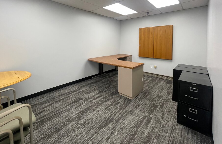 More Photos Of 9 Britton Dr, Bloomfield Manufacturing For Lease