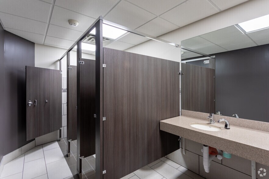 More Photos Of 5201 Johnson Dr, Mission Office For Lease